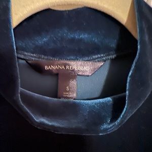 Banana republic, mock neck, velvet shirt